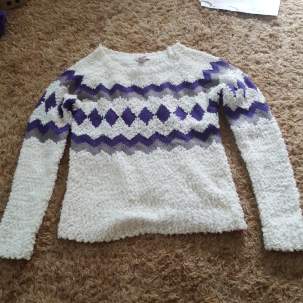 White sweater with gray and purple patterning